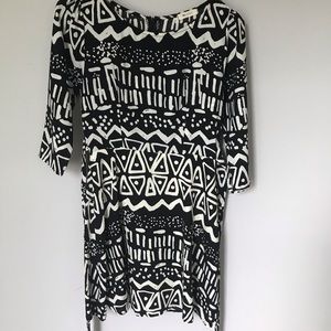 Pattern short black and white dress